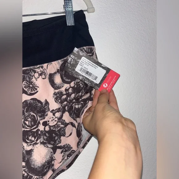 Oiselle Roga Shorts Running Workout Gym Women's 6 - Picture 3 of 3